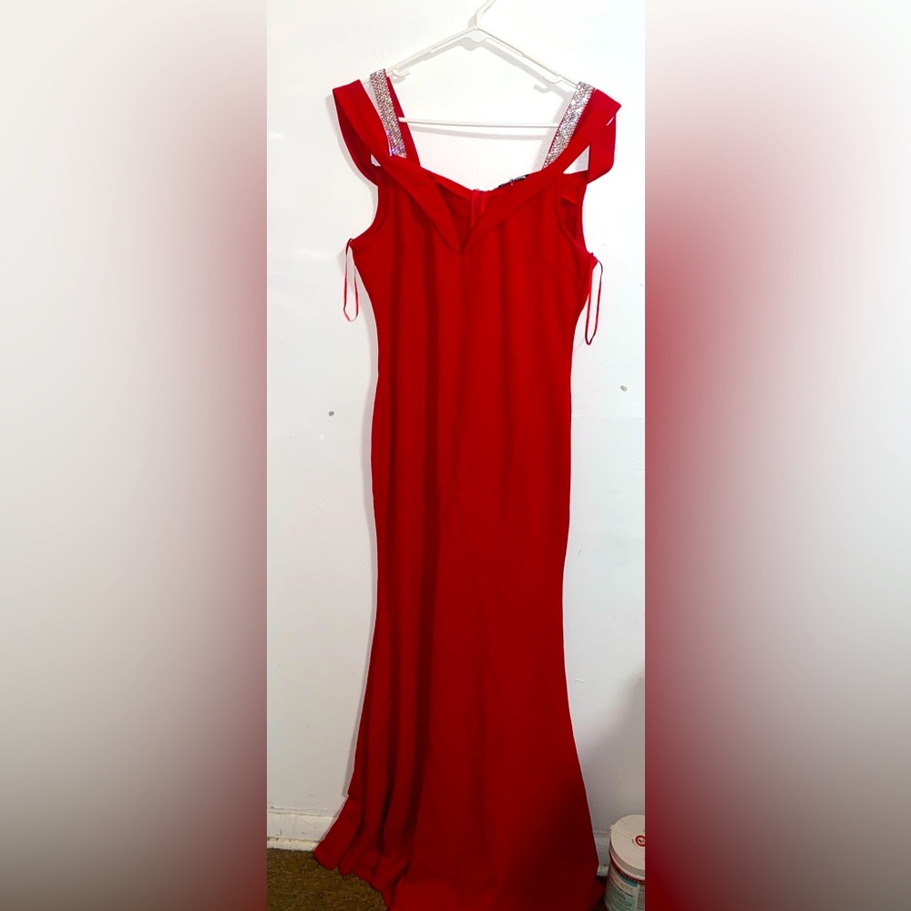 Fashion Nova Red Prom/ Elegant Dress